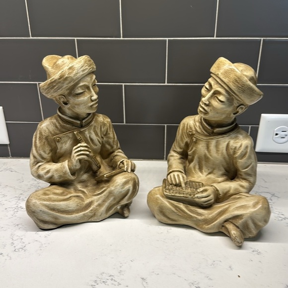 Vintage Elegant Ceramic Figurine Set in Gray - Picture 11 of 15